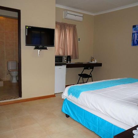 Mckala Guesthouse Kimberley Bagian luar foto