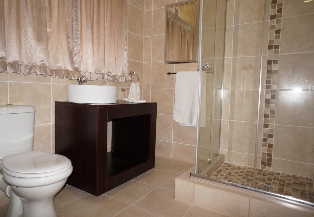 Mckala Guesthouse Kimberley Bagian luar foto