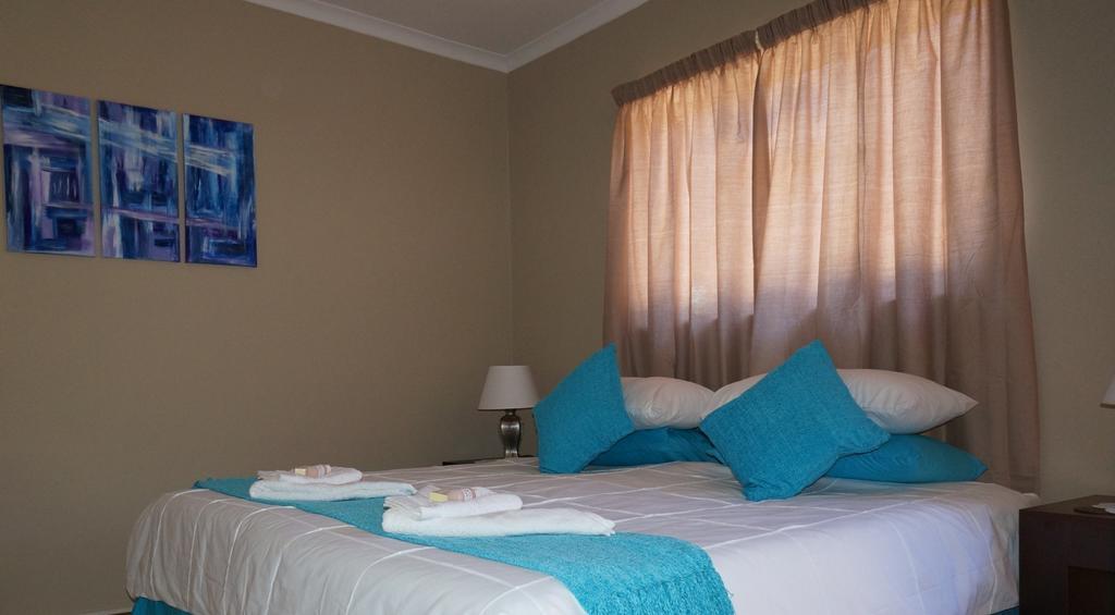 Mckala Guesthouse Kimberley Bagian luar foto