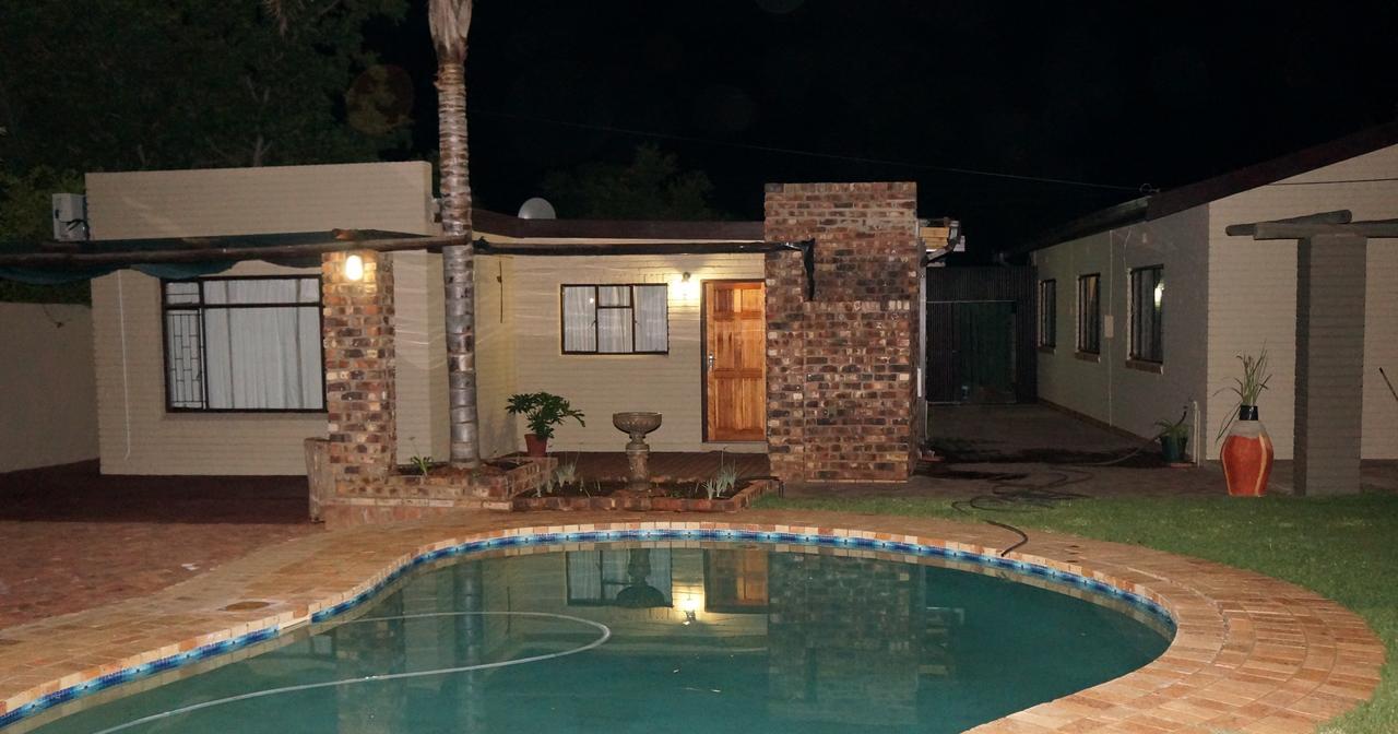 Mckala Guesthouse Kimberley Bagian luar foto