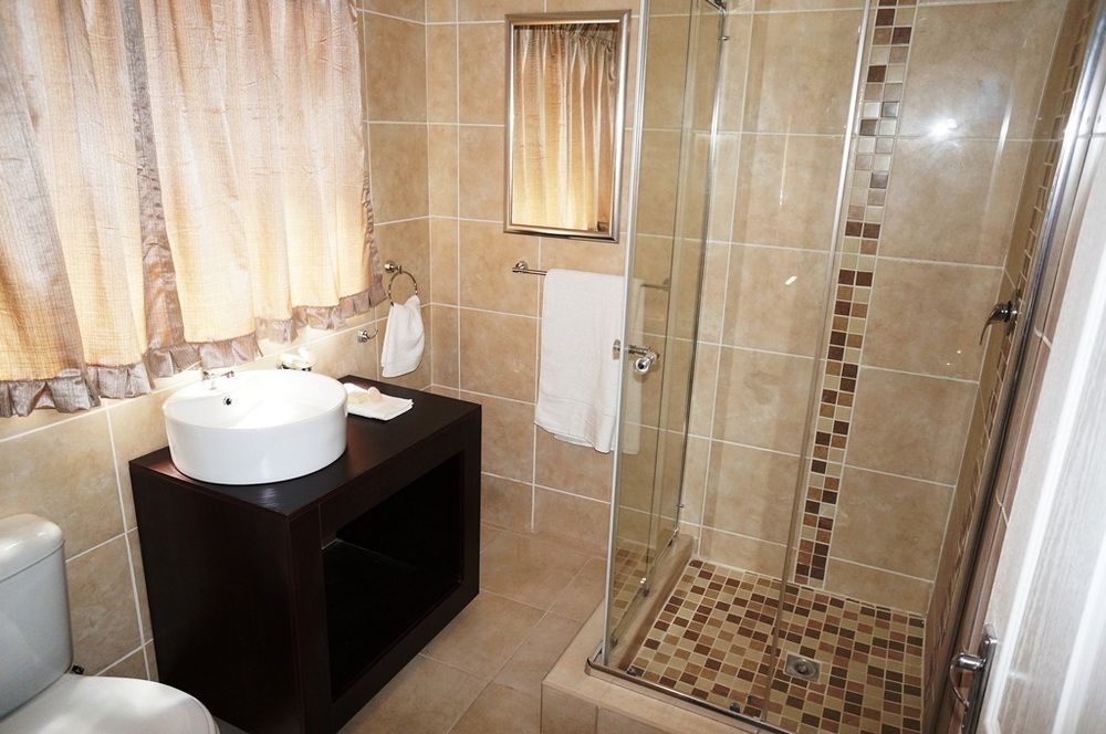 Mckala Guesthouse Kimberley Bagian luar foto