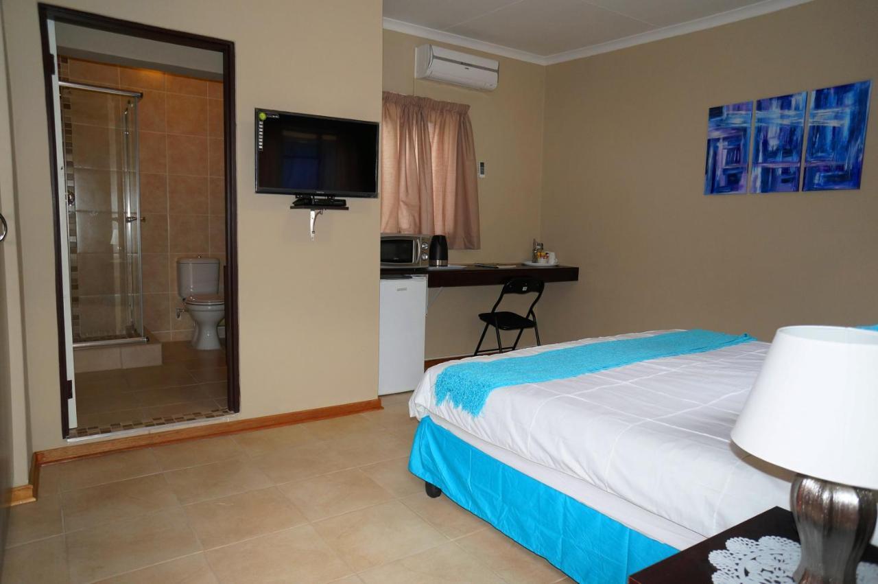 Mckala Guesthouse Kimberley Bagian luar foto