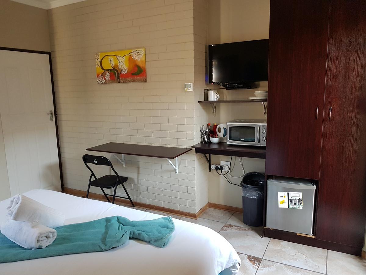 Mckala Guesthouse Kimberley Bagian luar foto